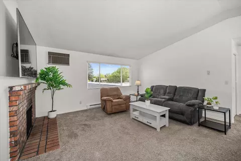 Living - 306 E Weile Ave #3, Spokane, WA 99208 photo 1 of 4