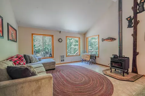 Living - 582 Osprey Dr, Cusick, WA 99119 photo 2 of 3