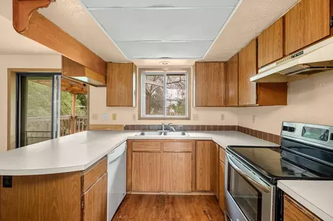 Kitchen - 11208 E Frederick Ave, Spokane Valley, WA 99206 photo 2 of 3