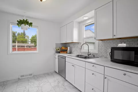 Kitchen - 7311 E 9th Ave, Spokane Valley, WA 99212 photo 1 of 3