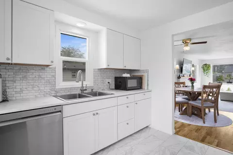 Kitchen - 7311 E 9th Ave, Spokane Valley, WA 99212 photo 2 of 3