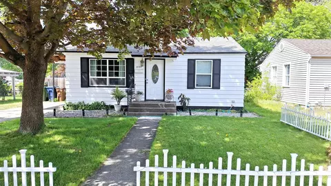 6107 N A St, Spokane, WA 99205