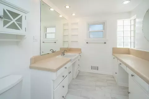Bath - 924 E 17th Ave, Spokane, WA 99203 photo 2 of 4