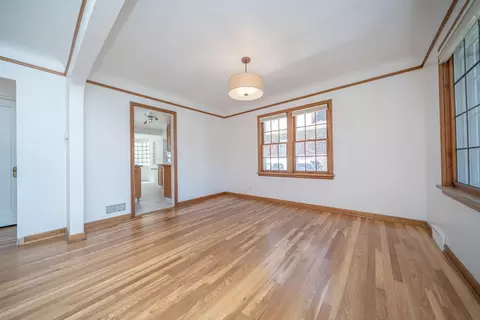 Living - 924 E 17th Ave, Spokane, WA 99203 photo 7 of 10