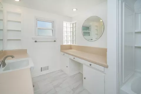 Bath - 924 E 17th Ave, Spokane, WA 99203 photo 3 of 4