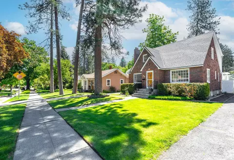 Exterior - 924 E 17th Ave, Spokane, WA 99203 photo 3 of 12