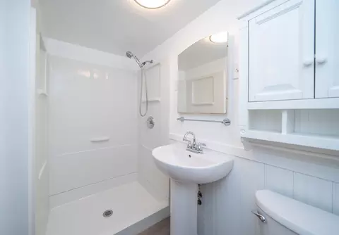 Bath - 924 E 17th Ave, Spokane, WA 99203 photo 4 of 4