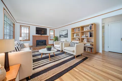 Living - 924 E 17th Ave, Spokane, WA 99203 photo 2 of 10