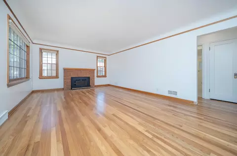 Living - 924 E 17th Ave, Spokane, WA 99203 photo 4 of 10