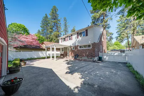 Exterior - 924 E 17th Ave, Spokane, WA 99203 photo 7 of 12