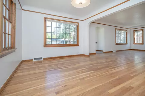 Living - 924 E 17th Ave, Spokane, WA 99203 photo 5 of 10
