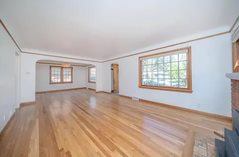 Living - 924 E 17th Ave, Spokane, WA 99203 photo 3 of 10