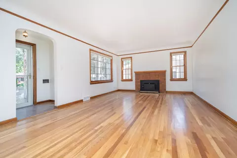 Living - 924 E 17th Ave, Spokane, WA 99203 photo 1 of 10