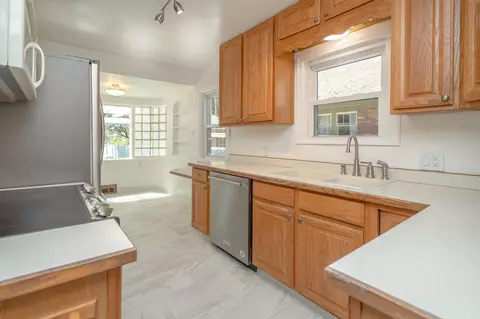 Kitchen - 924 E 17th Ave, Spokane, WA 99203 photo 1 of 3