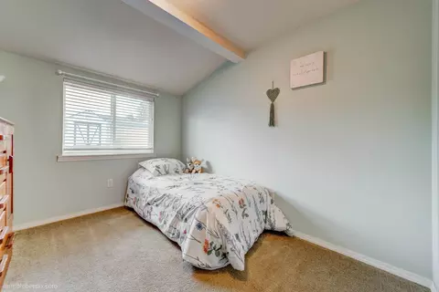 Bedroom - 2117 E Gordon Ave, Spokane, WA 99207 photo 3 of 3