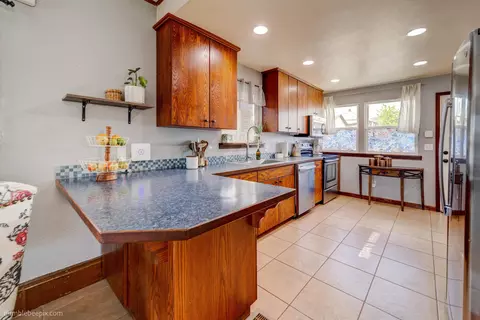 Kitchen - 2117 E Gordon Ave, Spokane, WA 99207 photo 4 of 4