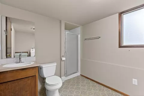 Bath - 527 E Glencrest Dr, Spokane, WA 99208 photo 3 of 3