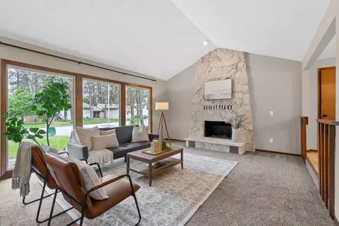 Living - 527 E Glencrest Dr, Spokane, WA 99208 photo 1 of 4