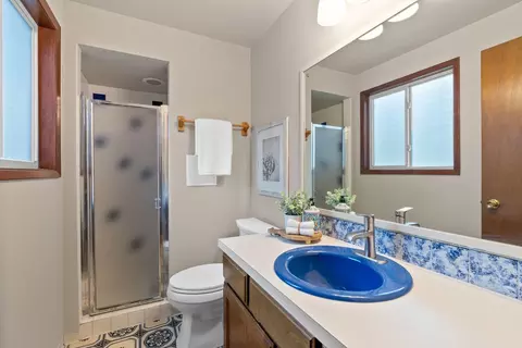 Bath - 527 E Glencrest Dr, Spokane, WA 99208 photo 1 of 3