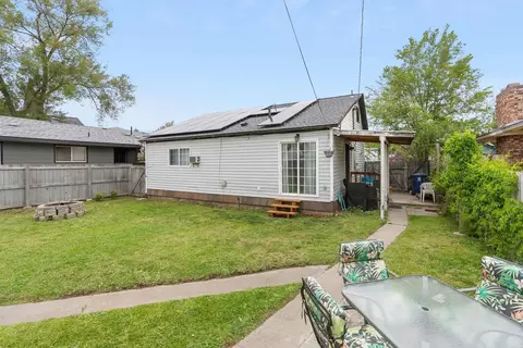 Exterior - 1218 E Broad Ave, Spokane, WA 99207 photo 3 of 9