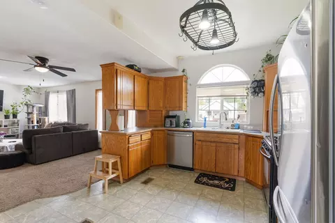 Kitchen - 1218 E Broad Ave, Spokane, WA 99207 photo 2 of 2