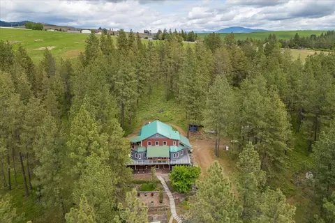 5217 E Stoughton Rd, Valleyford, WA 99036