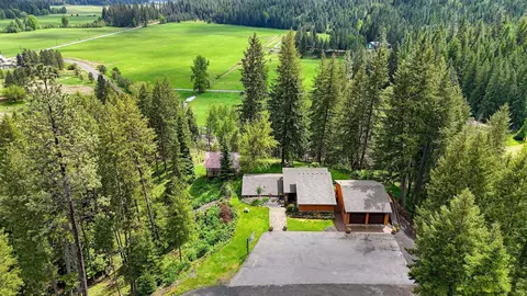 17610 N Singing Hills Dr, Newman Lake, WA 99025