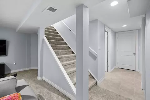 Entry Way - 1024 E 40th Ave, Spokane, WA 99203 photo 6 of 6