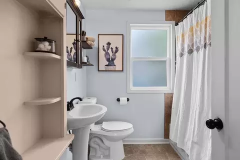 Bath - 1024 E 40th Ave, Spokane, WA 99203 photo 1 of 2