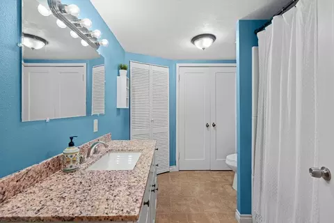 Bath - 1024 E 40th Ave, Spokane, WA 99203 photo 2 of 2