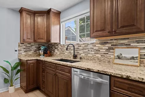 Kitchen - 1024 E 40th Ave, Spokane, WA 99203 photo 3 of 4