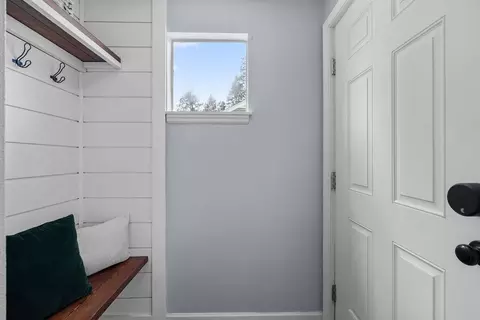 Entry Way - 1024 E 40th Ave, Spokane, WA 99203 photo 5 of 6