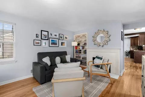Living - 1024 E 40th Ave, Spokane, WA 99203 photo 2 of 5