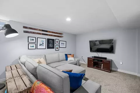 Living - 1024 E 40th Ave, Spokane, WA 99203 photo 5 of 5