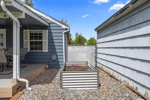 Exterior - 1024 E 40th Ave, Spokane, WA 99203 photo 9 of 11