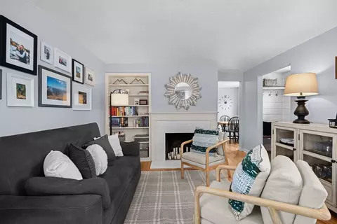 Living - 1024 E 40th Ave, Spokane, WA 99203 photo 1 of 5