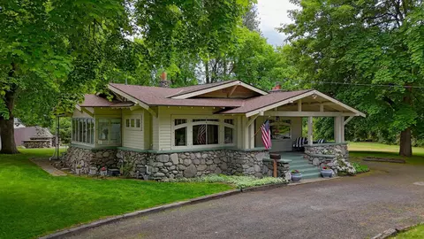 10228 N Whitworth Dr, Spokane, WA 99218