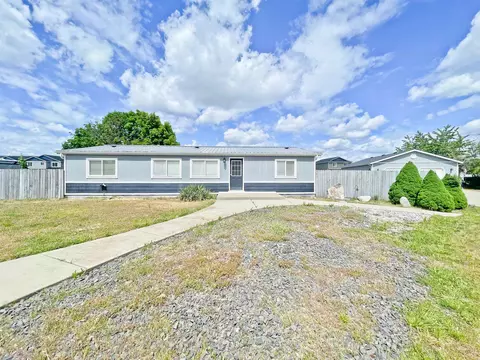 18405 E 3rd Ave, Greenacres, WA 99016