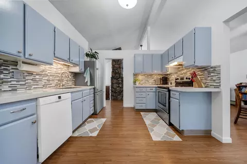 Kitchen - 11010 E 28th Ave, Spokane, WA 99206 photo 2 of 4