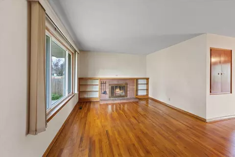 Living - 1011 E 35th Ave, Spokane, WA 99203 photo 3 of 5