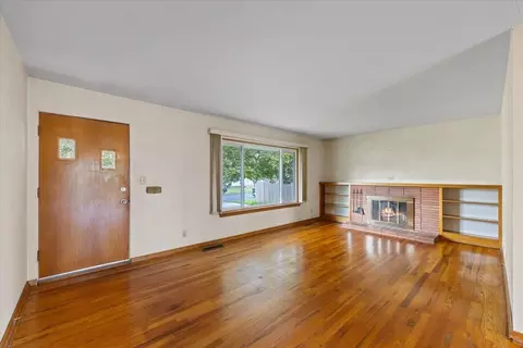 Living - 1011 E 35th Ave, Spokane, WA 99203 photo 1 of 5