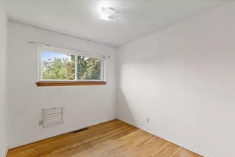 Bedroom - 1011 E 35th Ave, Spokane, WA 99203 photo 5 of 8