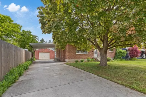 Exterior - 1011 E 35th Ave, Spokane, WA 99203 photo 1 of 4
