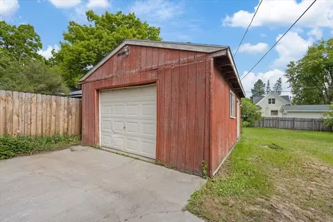 Exterior - 1011 E 35th Ave, Spokane, WA 99203 photo 3 of 4