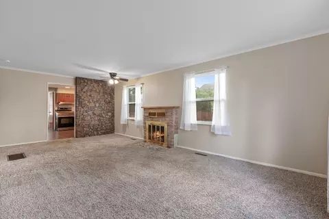 Living - 1024 E Dalton Ave, Spokane, WA 99207 photo 1 of 4