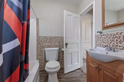 Bath - 1024 E Dalton Ave, Spokane, WA 99207 photo 1 of 2