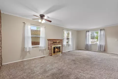 Living - 1024 E Dalton Ave, Spokane, WA 99207 photo 3 of 4