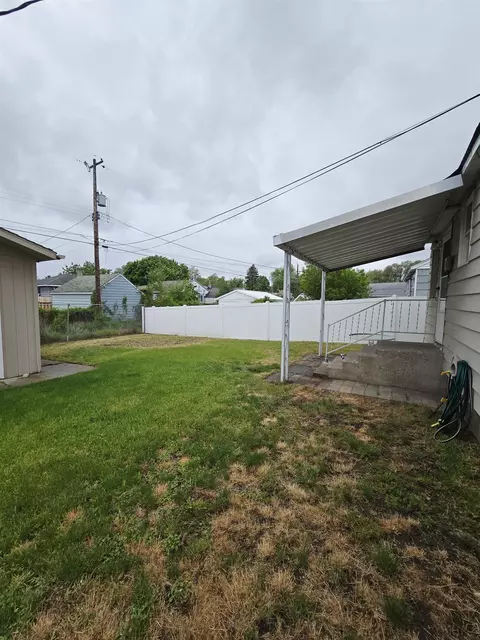 1304 E Hoffman Ave, Spokane, WA 99207 photo 11