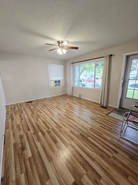 1304 E Hoffman Ave, Spokane, WA 99207 photo 2