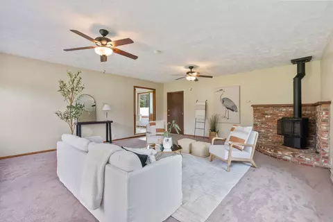 Living - 9815 E 44th Ave, Spokane Valley, WA 99206 photo 3 of 5